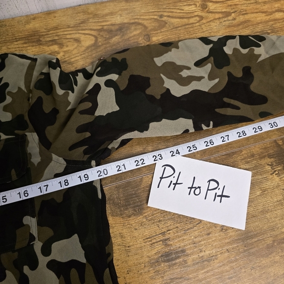 3/$15 Dots sheer Camouflage Button-Up long sleeve Shirt women's size medium - Picture 7 of 9